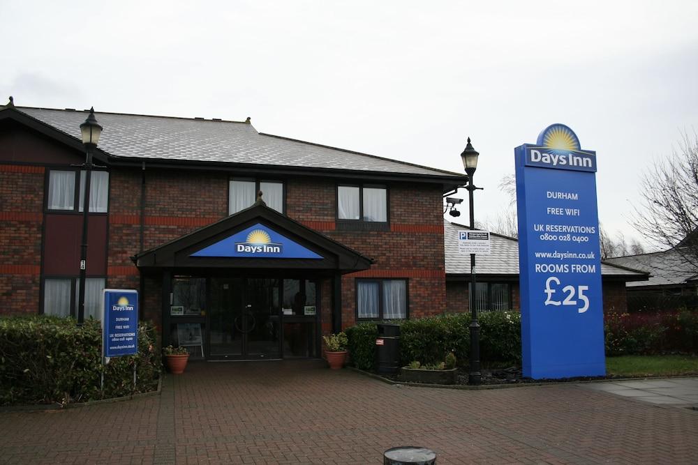 Super 8 By Wyndham Durham Hotel Exterior foto